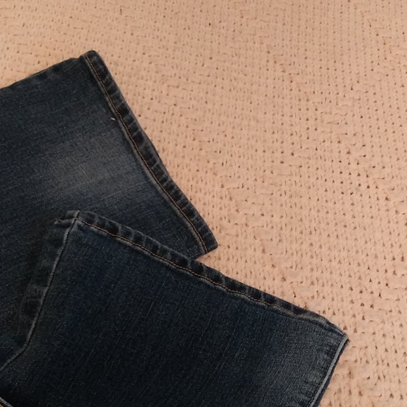 Old Navy curvy short jeans - Picture 4 of 4